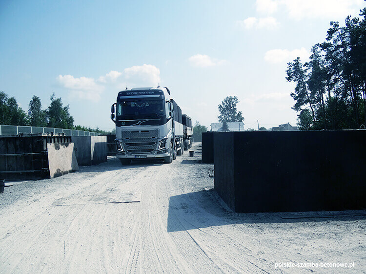 Transport szamb betonowych  w Jedwabnem